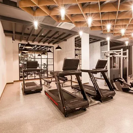 Serenity Queen מלון *