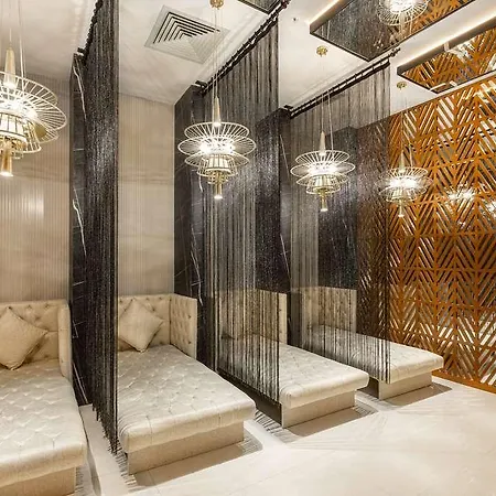 Serenity Queen מלון